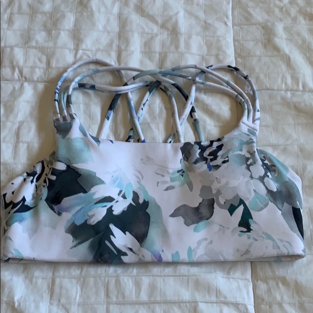 EUC hyper focused sports bra